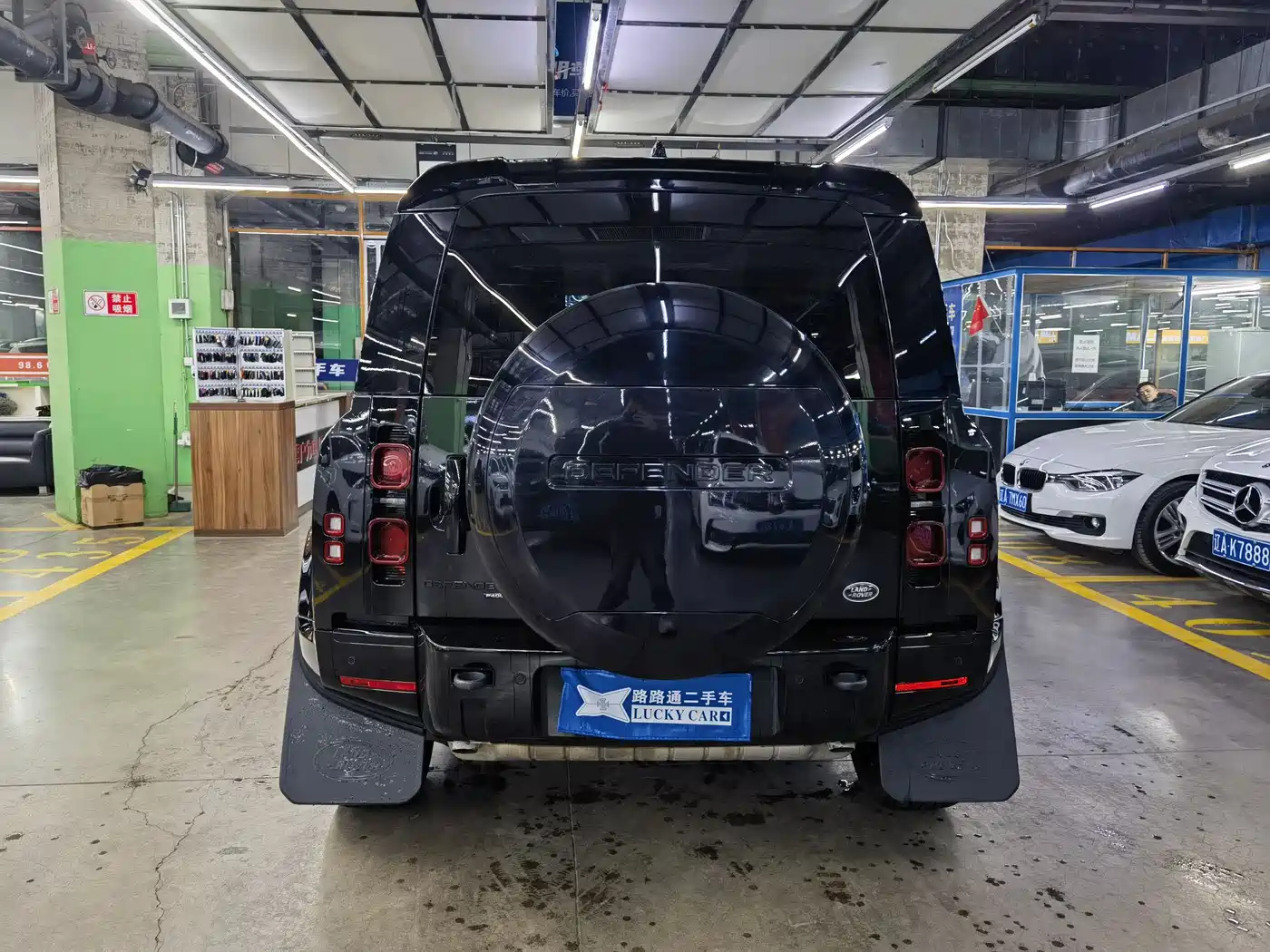Land Rover Defender 2022 Model 90 3.0T P400 XS фото 5