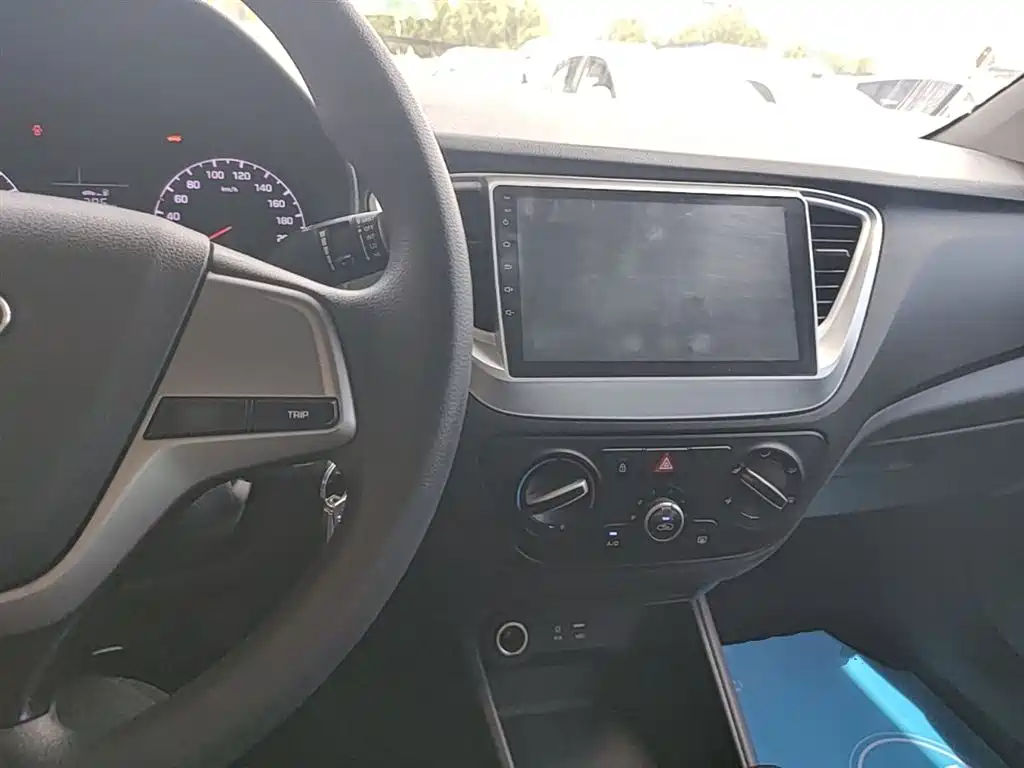 Hyundai Verna 2016 1.4L Manual Cool Edition GLS фото 10