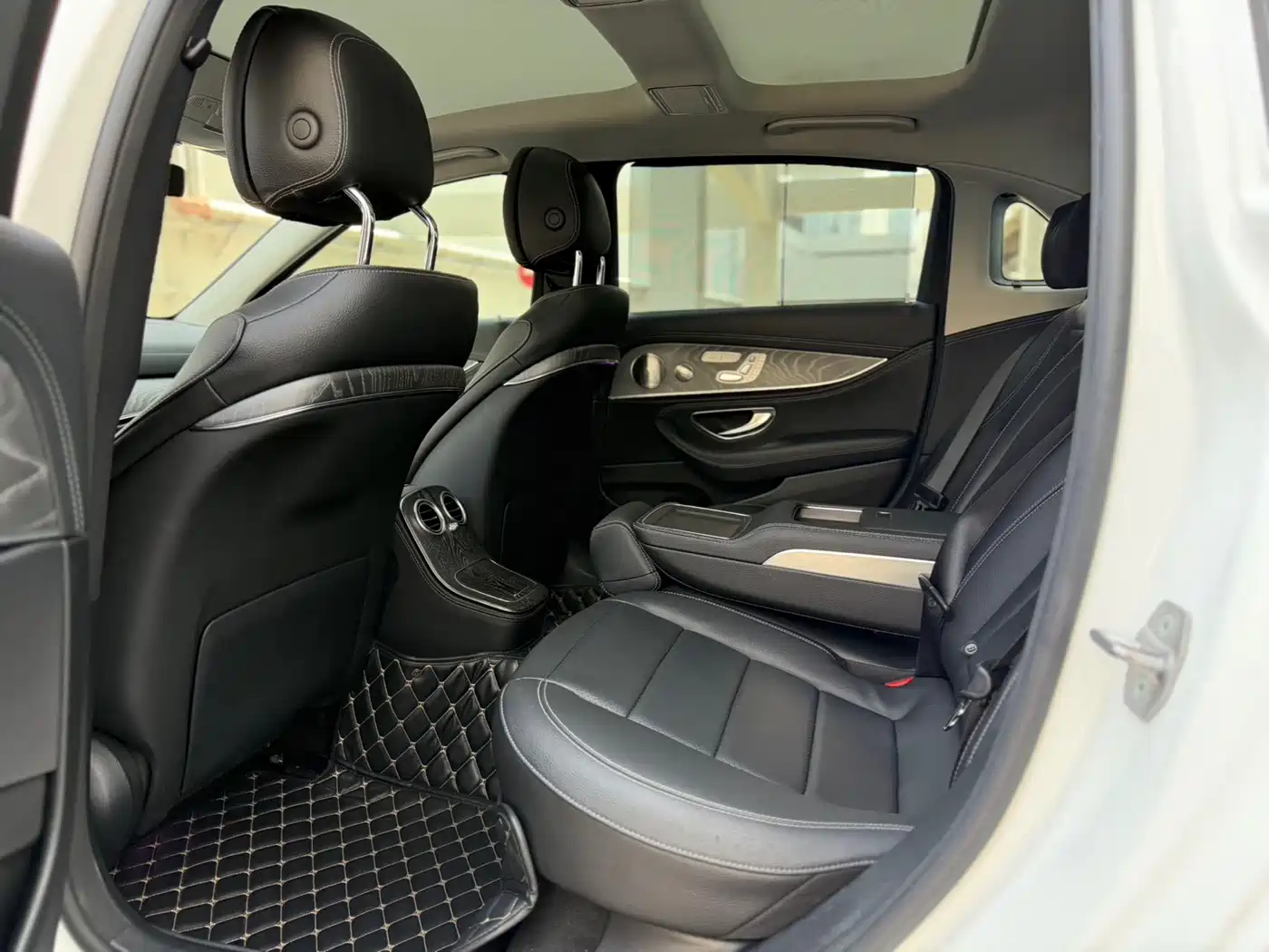 Mercedes-Benz E-Class 2022 E 300 L Sport Luxury фото 6