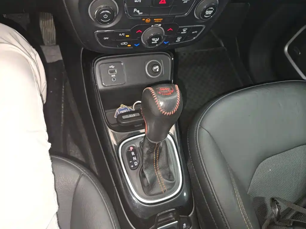 Фото 14 - Jeep Compass