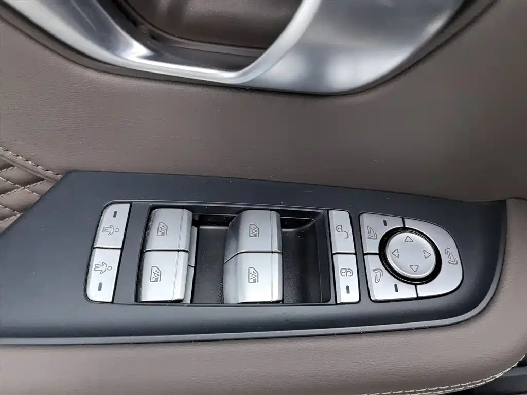 BYD Han 2022 DM-i 121KM Prestige фото 9