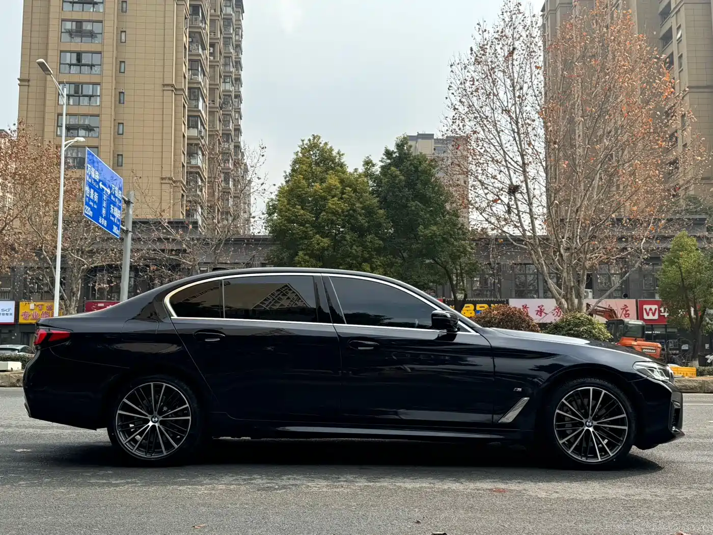 BMW 5 Series 2023 530Li Leading M Sport Package фото 3