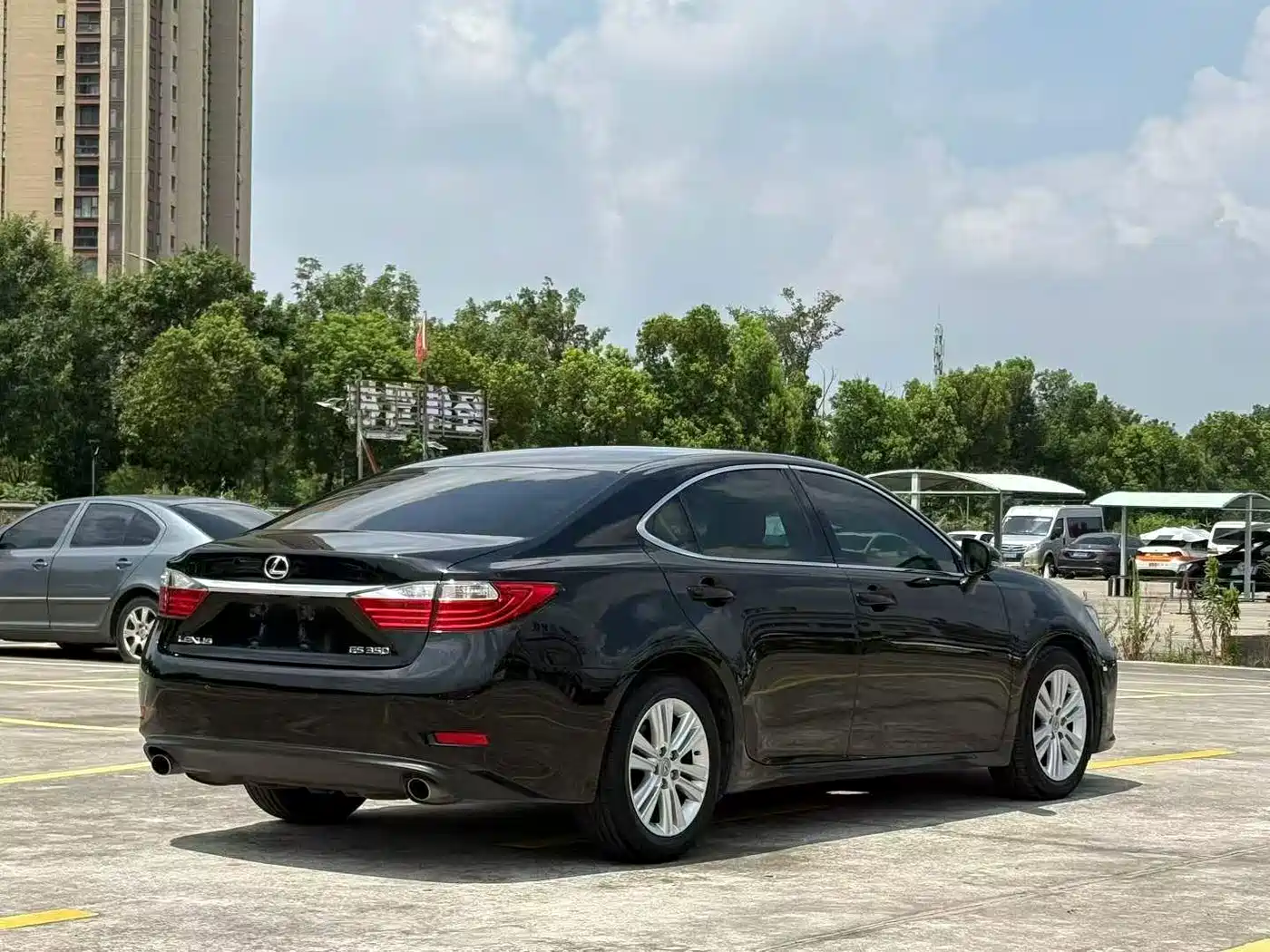 Фото 9 - Lexus ES