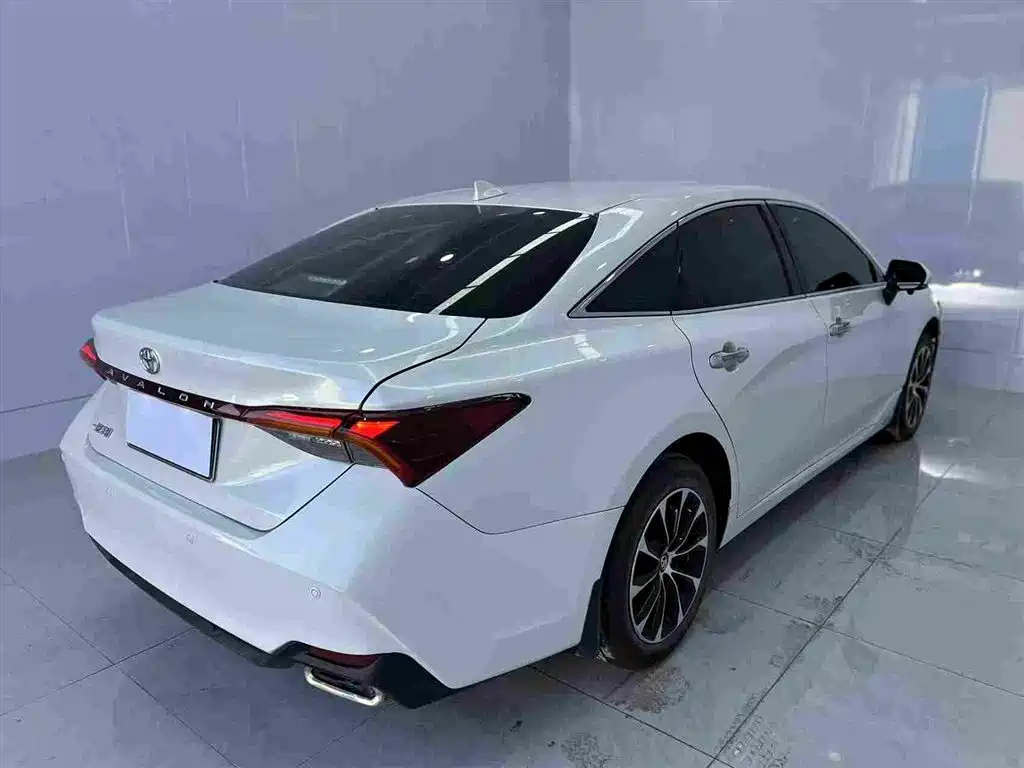 Toyota Avalon 2023 2.0L Luxury Edition фото 5