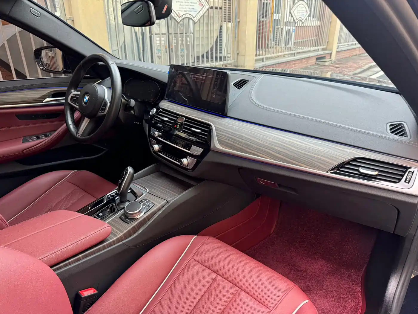 BMW 5 Series 2023 530Li Leading M Sport Package фото 11