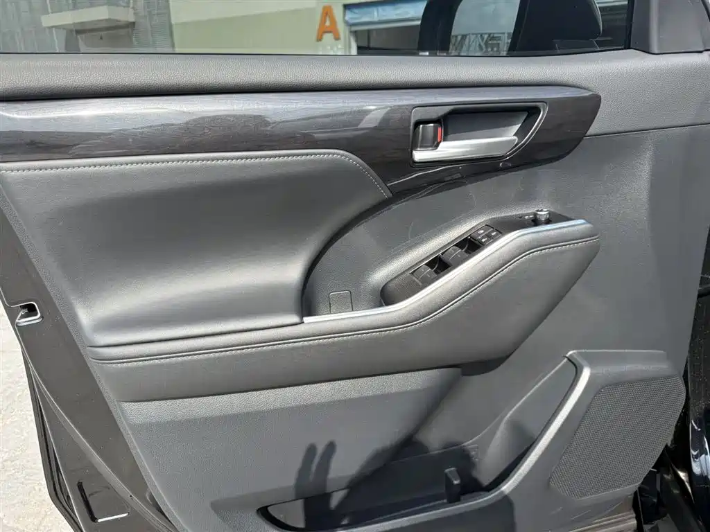 Toyota Crown Kluger 2021 2.5L HEV 4WD Luxury фото 10