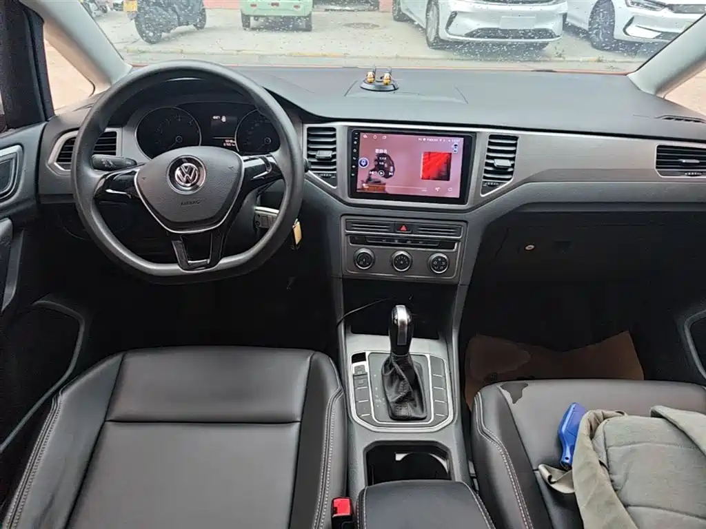 Volkswagen Golf Sportsvan 2018 1.6L Automatic Comfort фото 10