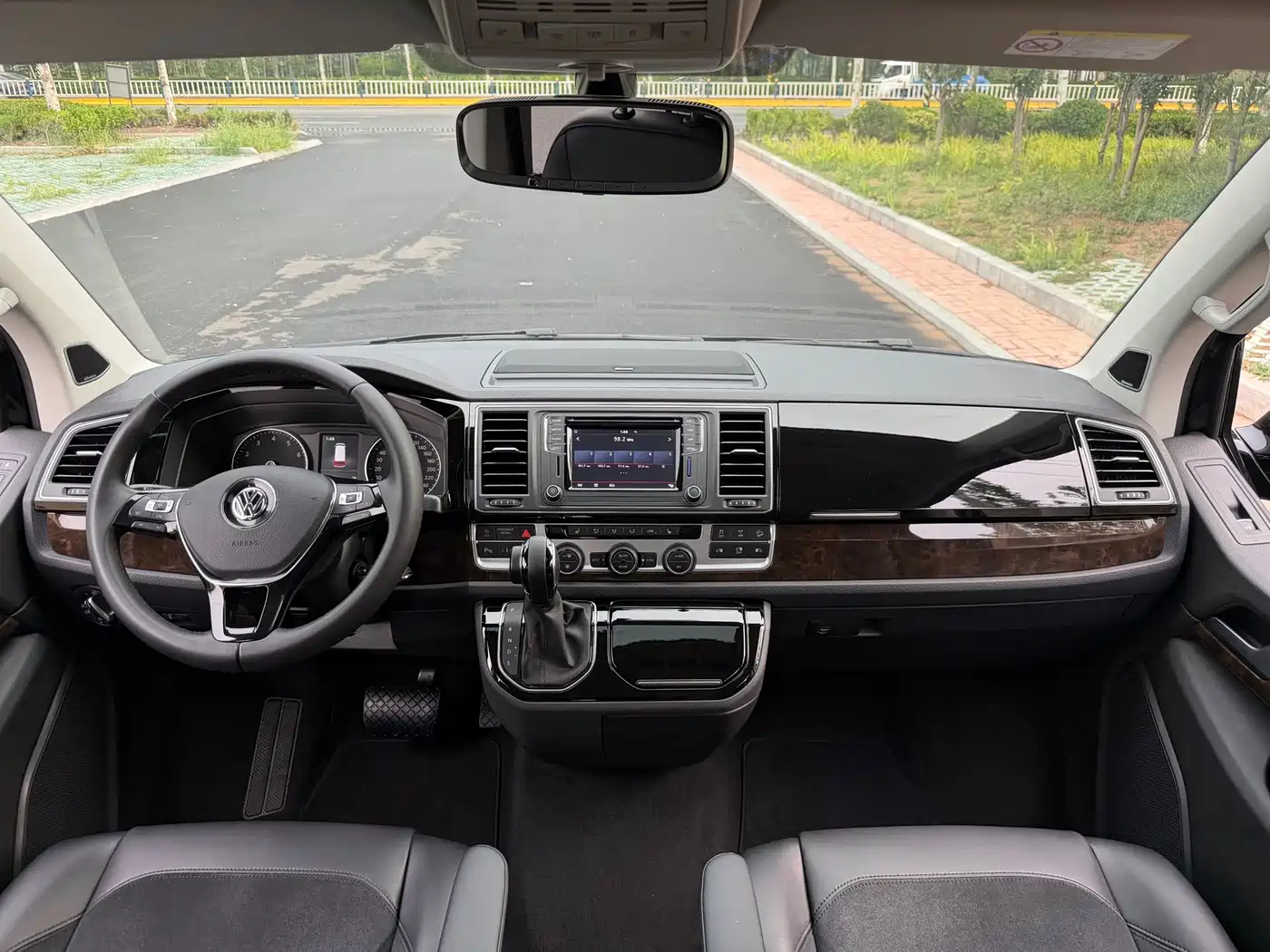 Volkswagen Multivan 2019 2018 2.0TSI 4WD Explorer Edition 7-Seater