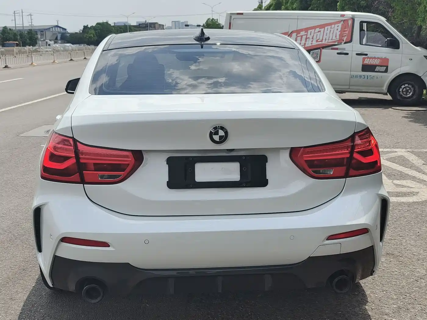 BMW 1 Series 2022 125i M Sport Shadow Edition фото 7