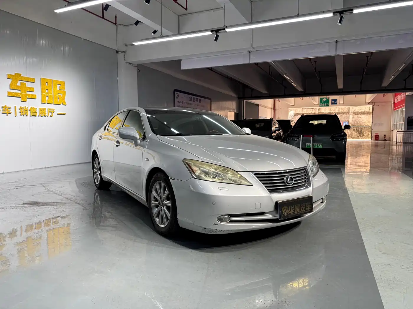 Photo 3 - Lexus ES