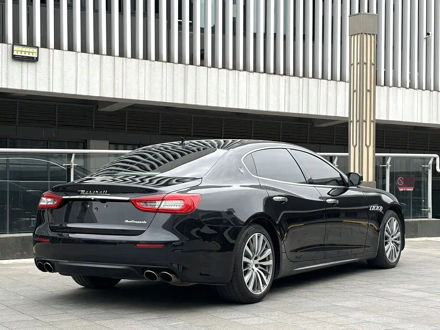Фото 10 - Maserati Quattroporte