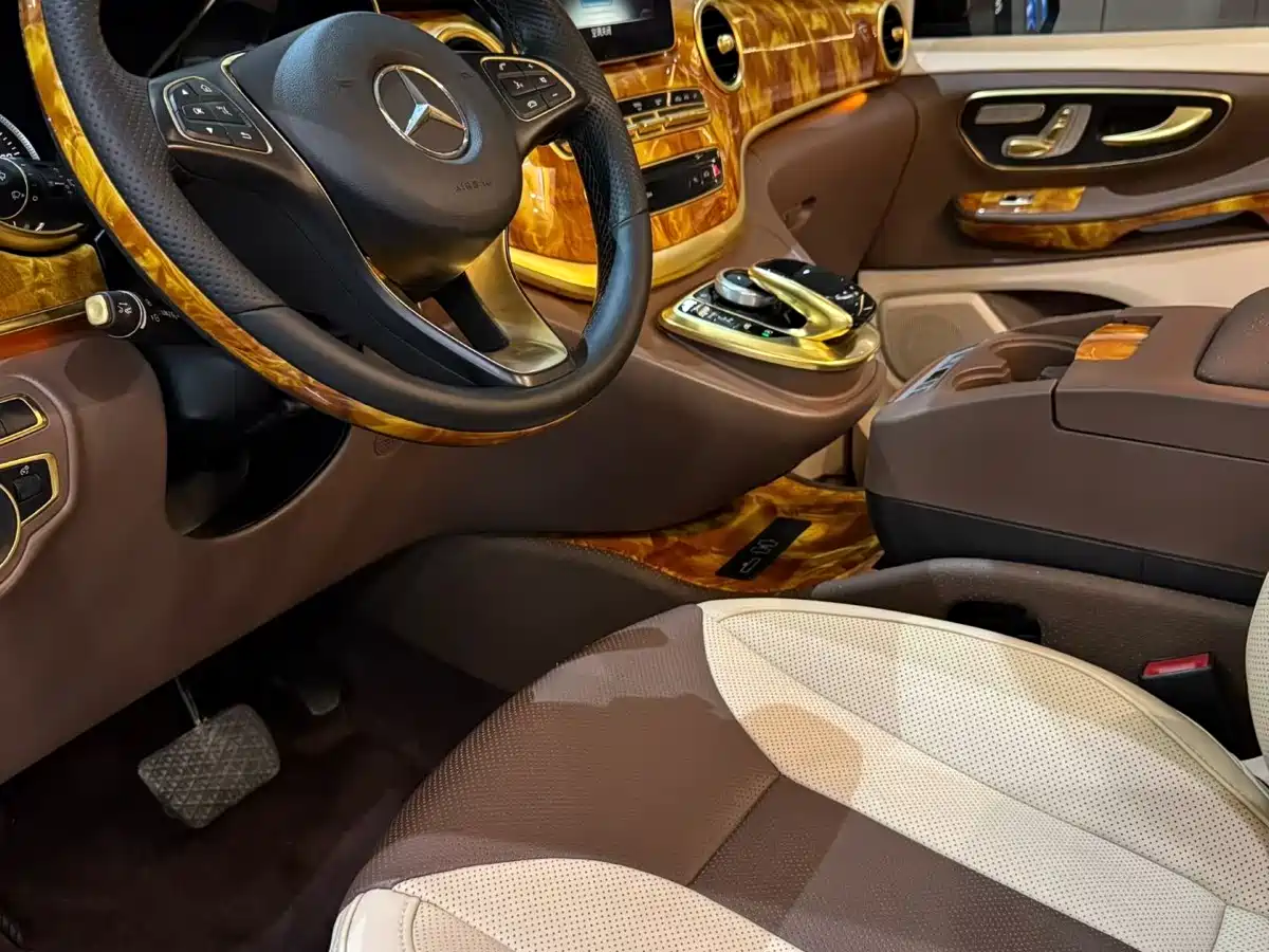 Mercedes-Benz V-Class 2017 Model V 260 L Premium Extended Edition фото 2