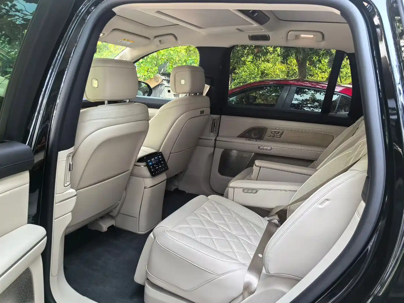 NIO ES8 2026 2025 Model 6-Seat Executive Luxury Edition