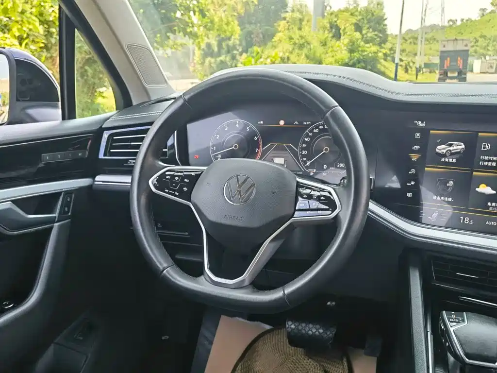 Фото 11 - Volkswagen Touareg
