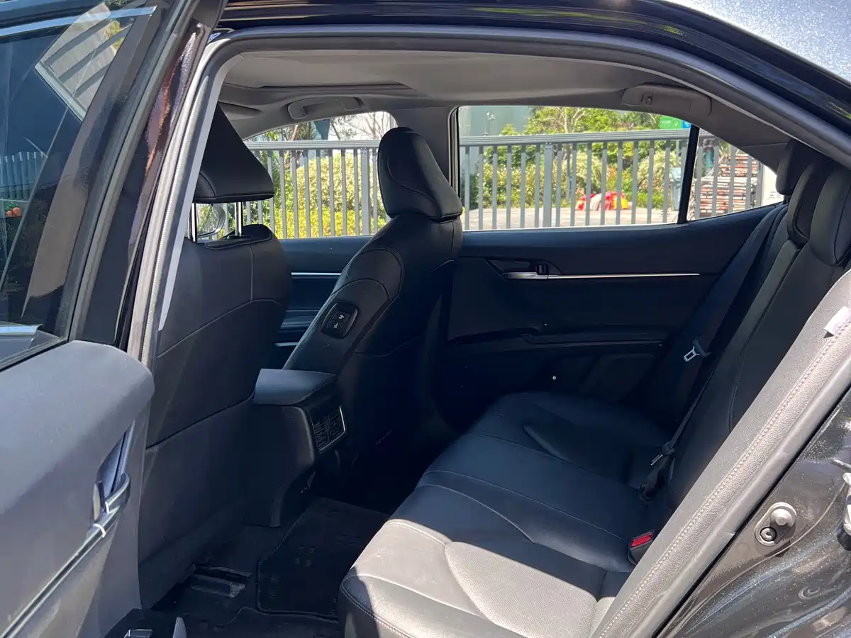 Toyota Camry 2023 2.0G Luxury Edition фото 5