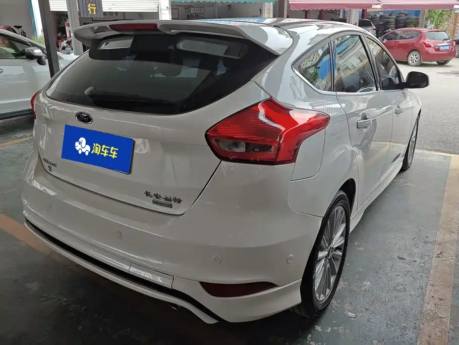 Фото 3 - Ford Focus