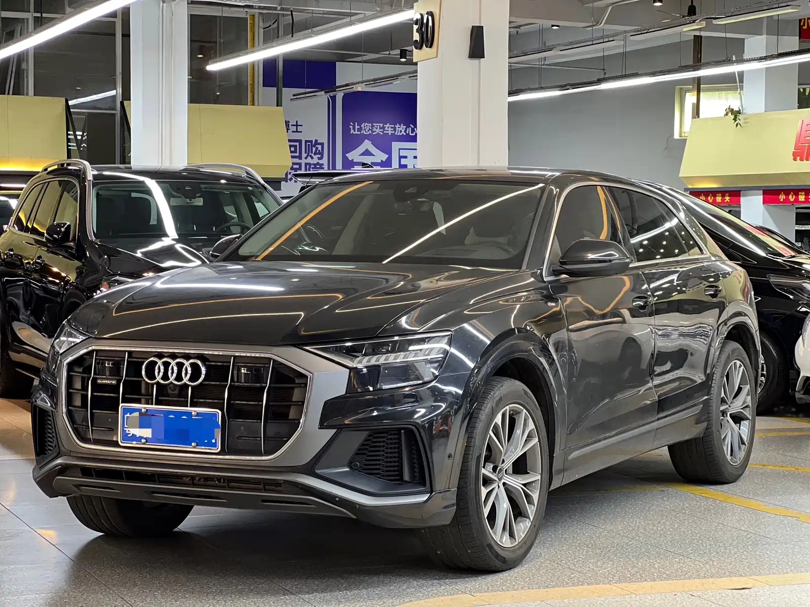 Фото 1 - Audi Q8