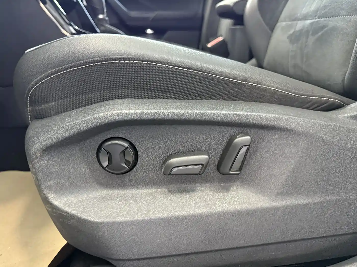 Volkswagen T-ROC 2021 Facelift 280TSI DSG 4WD Luxury Smart Connect Edition фото 17