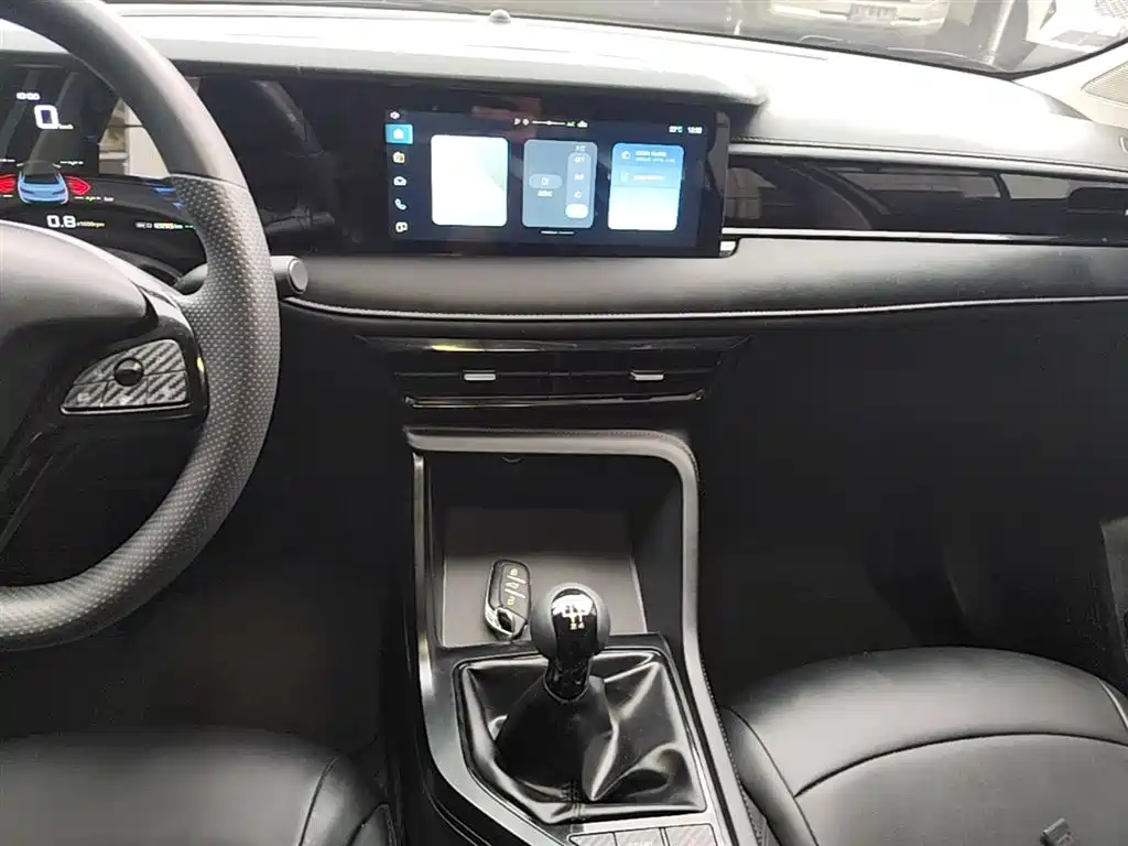 Roewe i5 2025 2023 1.5L Manual Comfort Edition