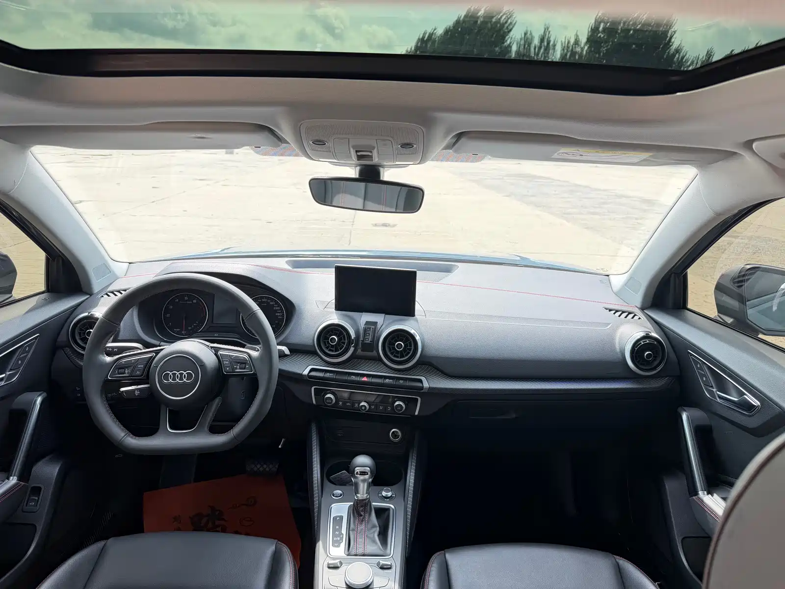 Photo 9 - Audi Q2L