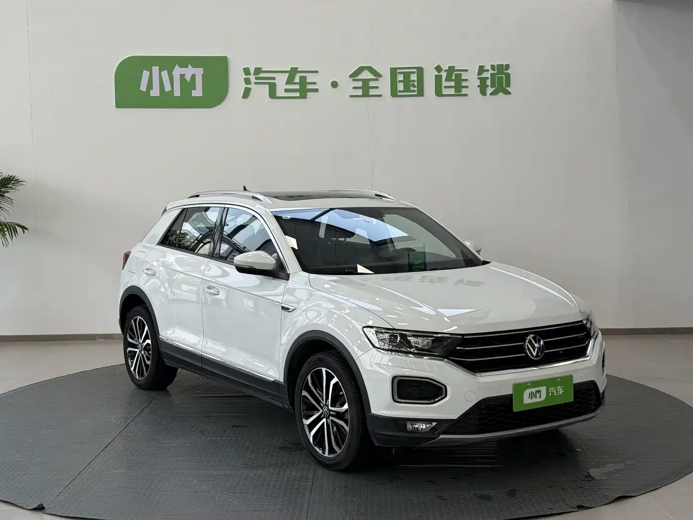 Volkswagen T-ROC 2021 Facelift 280TSI DSG 4WD Luxury Smart Connect Edition фото 5