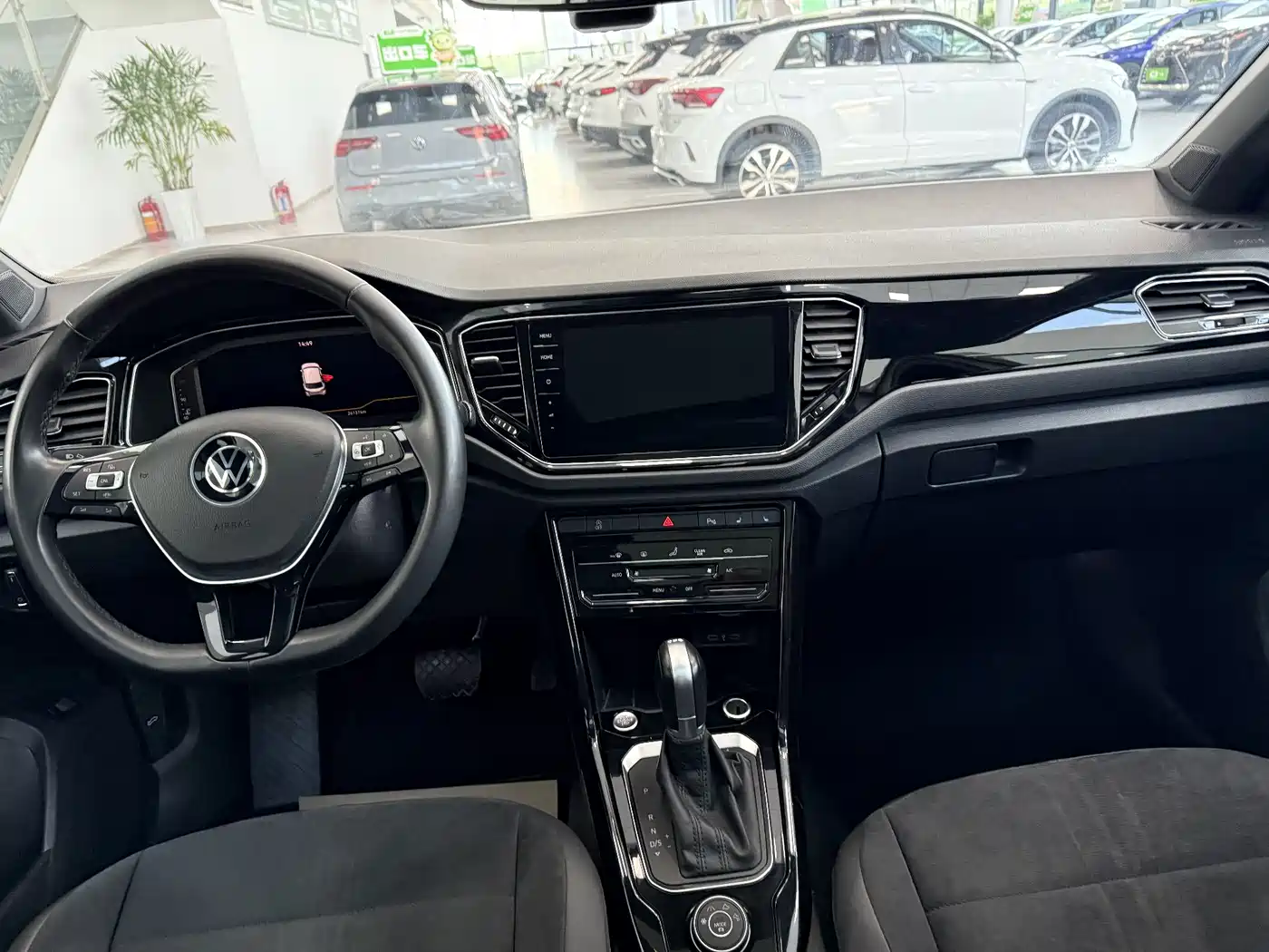 Volkswagen T-ROC 2021 Facelift 280TSI DSG 4WD Luxury Smart Connect Edition фото 13