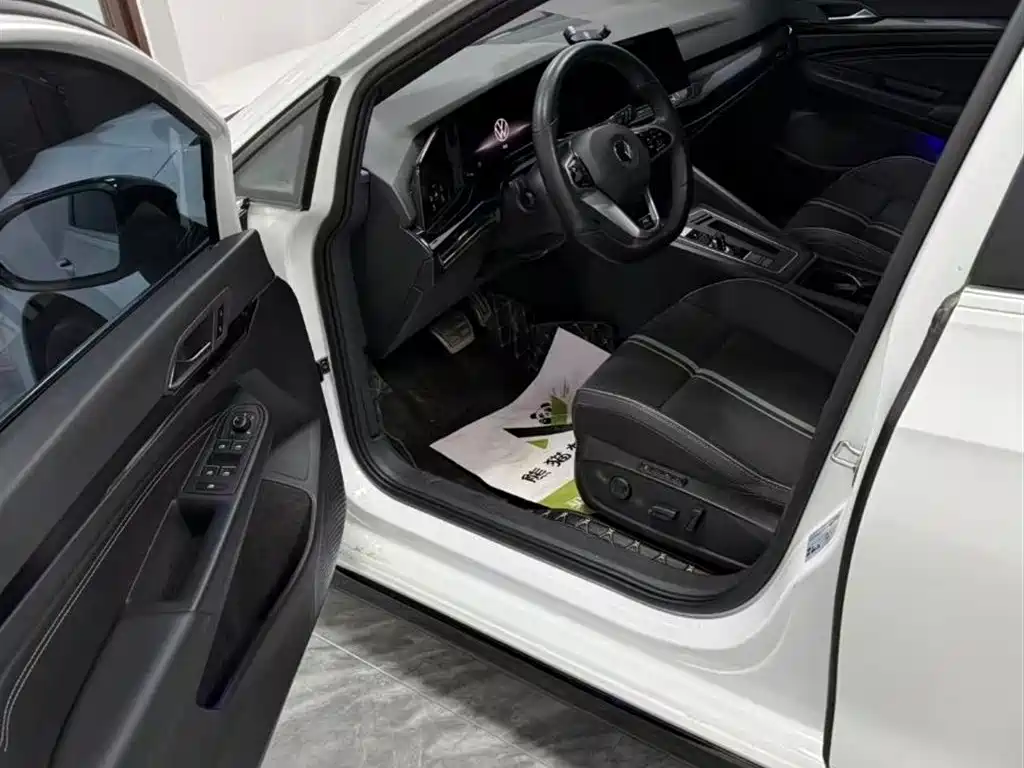 Volkswagen Golf 2021 280TSI DSG R-Line фото 7