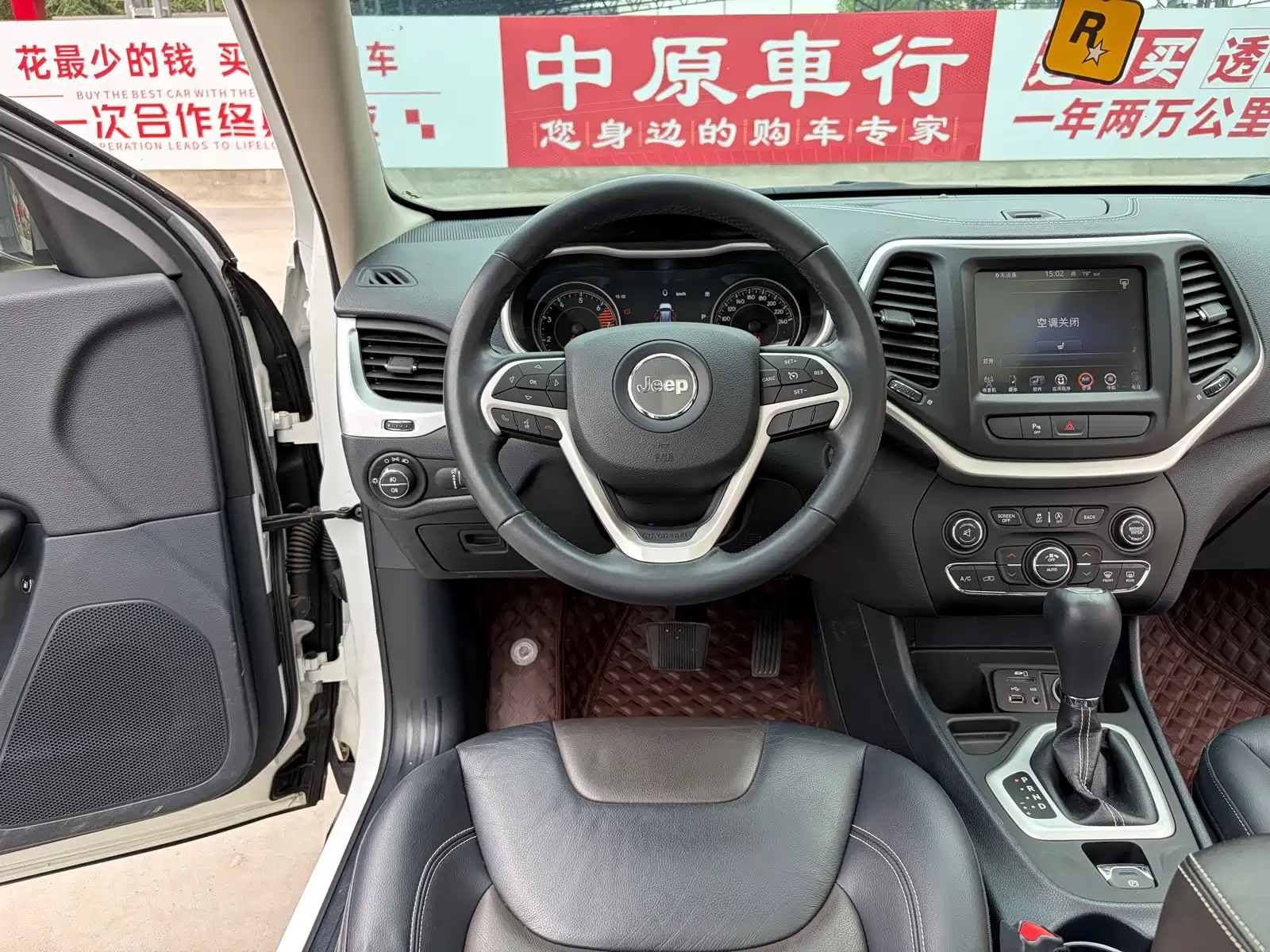 Фото 9 - Jeep Cherokee