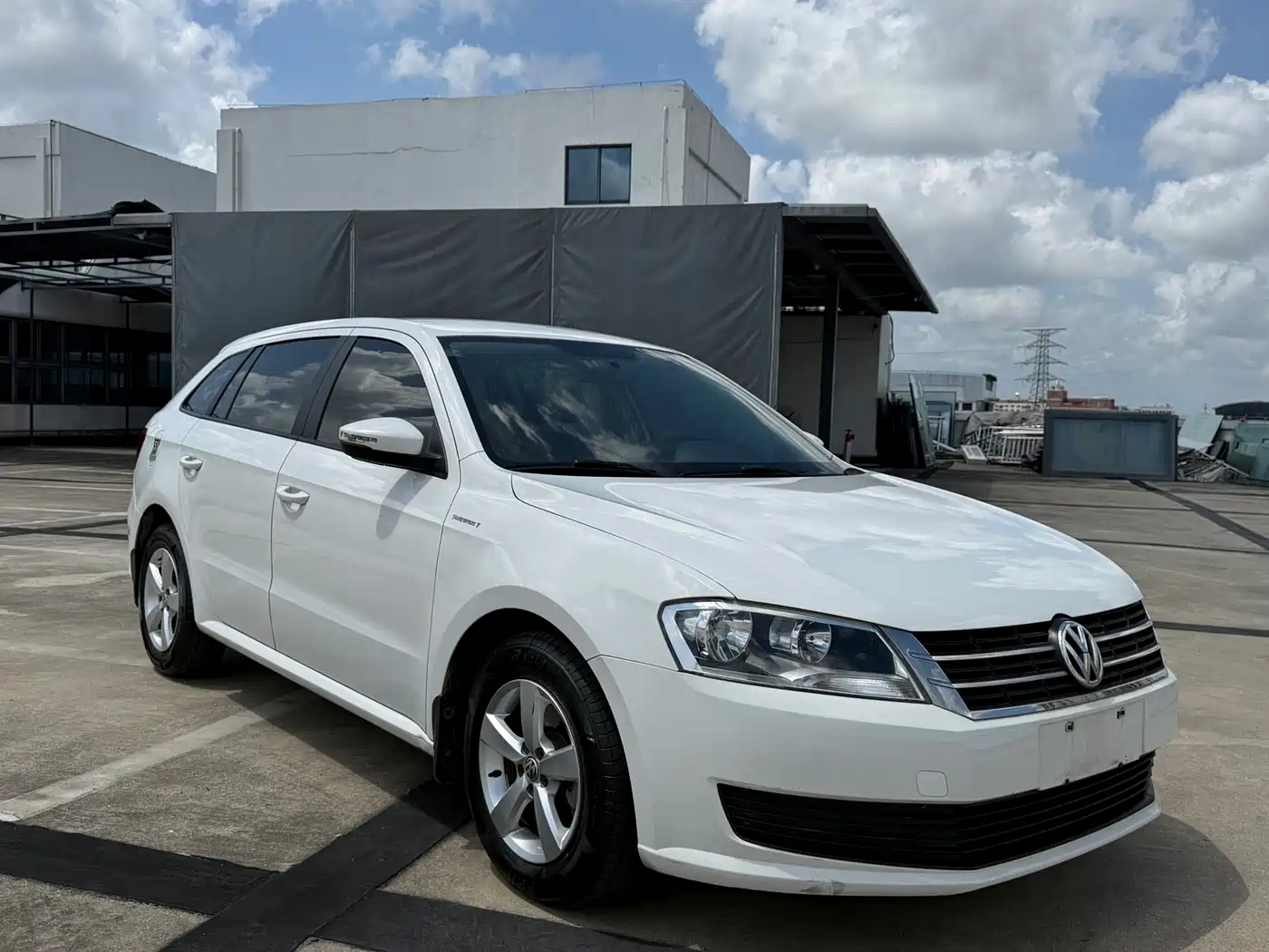 Volkswagen Lavida Tour 2013 1.6L Automatic Trend Style фото 3