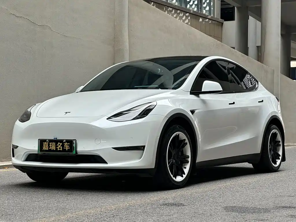 Фото 1 - Tesla Model Y