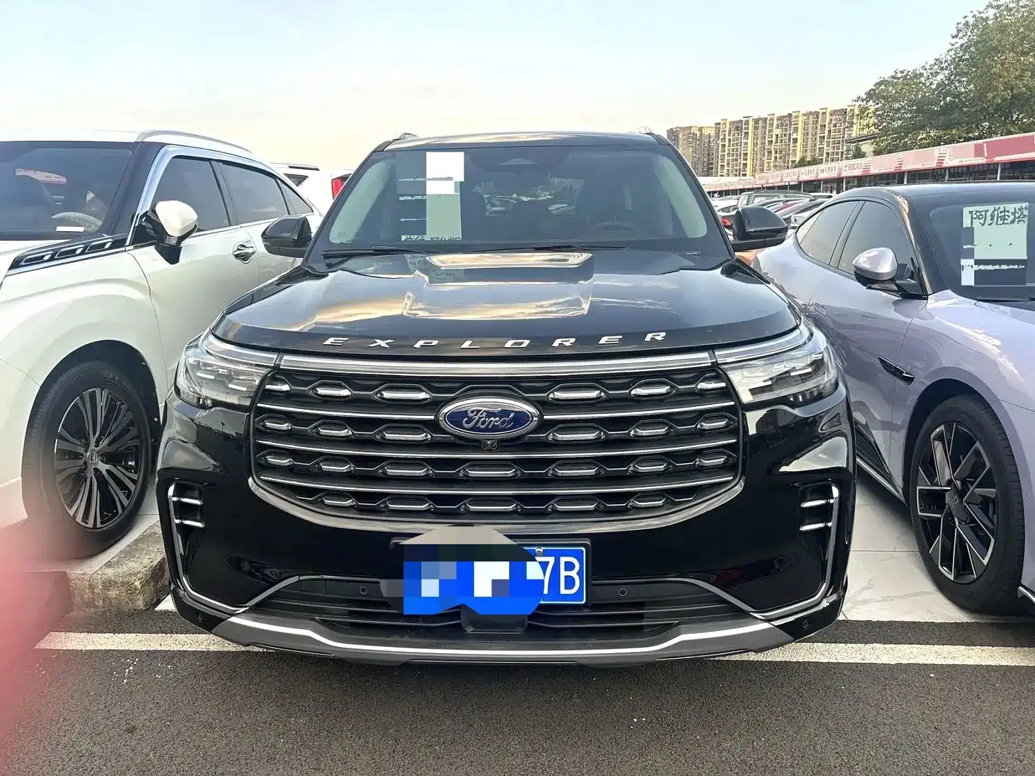 Фото 2 - Ford Explorer