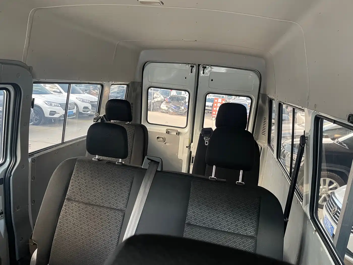 Iveco Daily 2024 2023 2.5T A37M1 Long Wheelbase Medium Roof Dual Tire Sliding Door 5-9 Seater