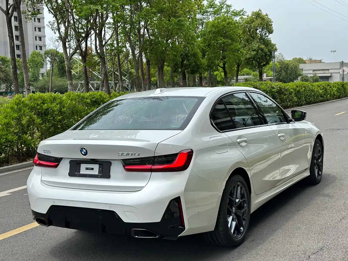 BMW 3 Series 2025 330Li M Sport Night Edition фото 13