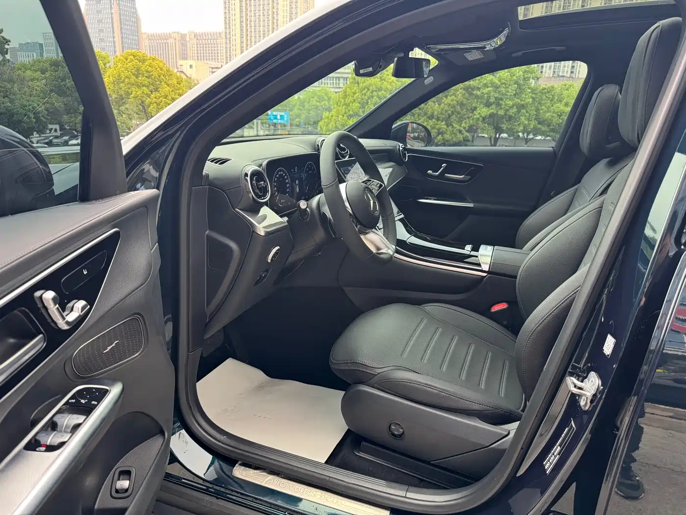 Mercedes-Benz GLC 2023 GLC 260 L 4MATIC Sport 5-seater фото 4