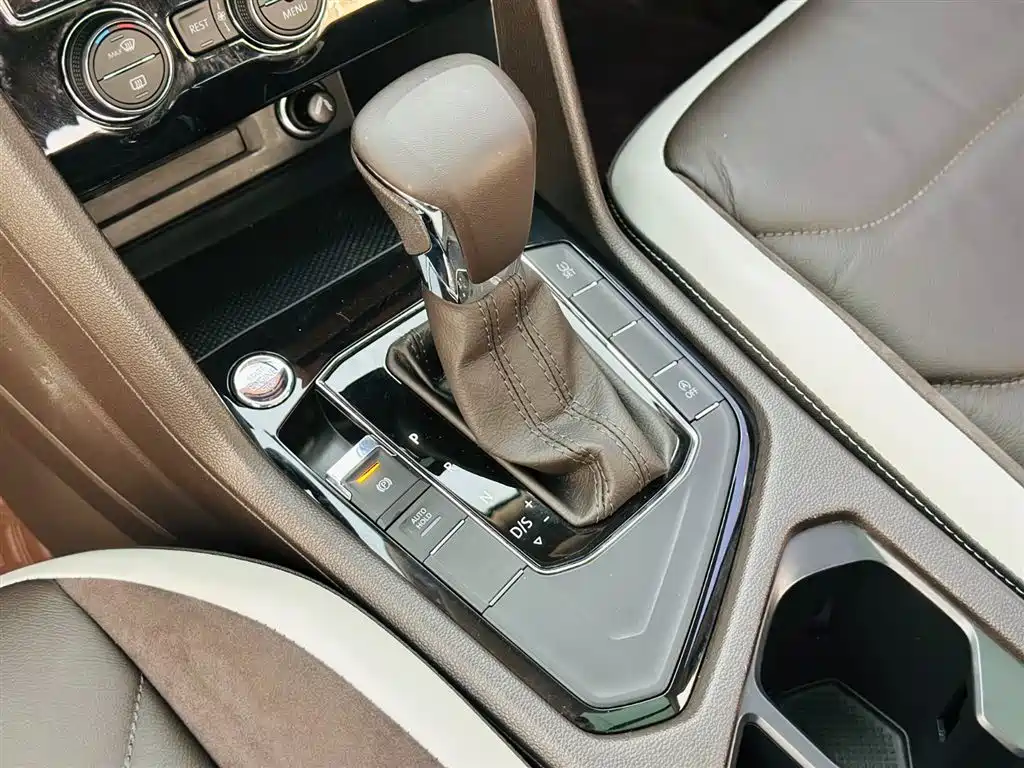 Volkswagen Tiguan L 2018 330TSI Automatic 2WD Luxury Edition фото 19