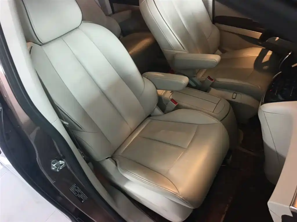 Фото 25 - Buick GL8