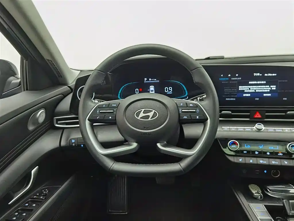 MODERN ELANTRA