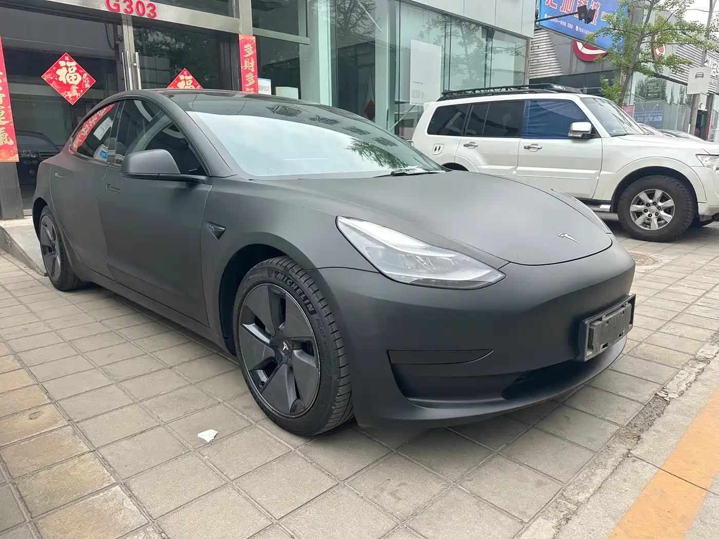 TESLA MODEL 3