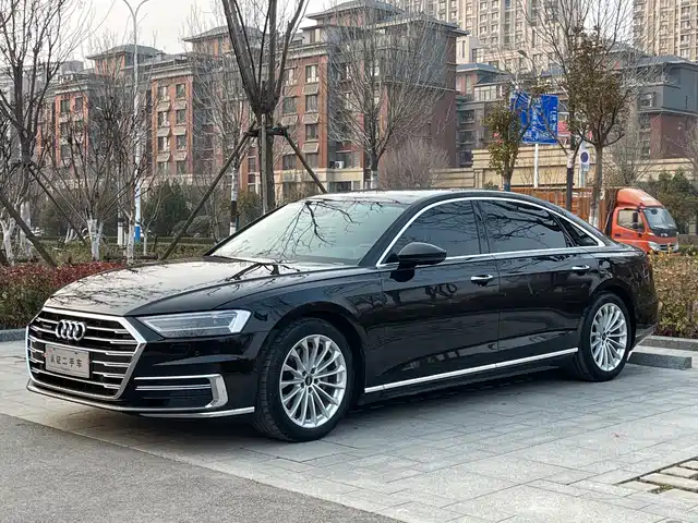 AUDI A8