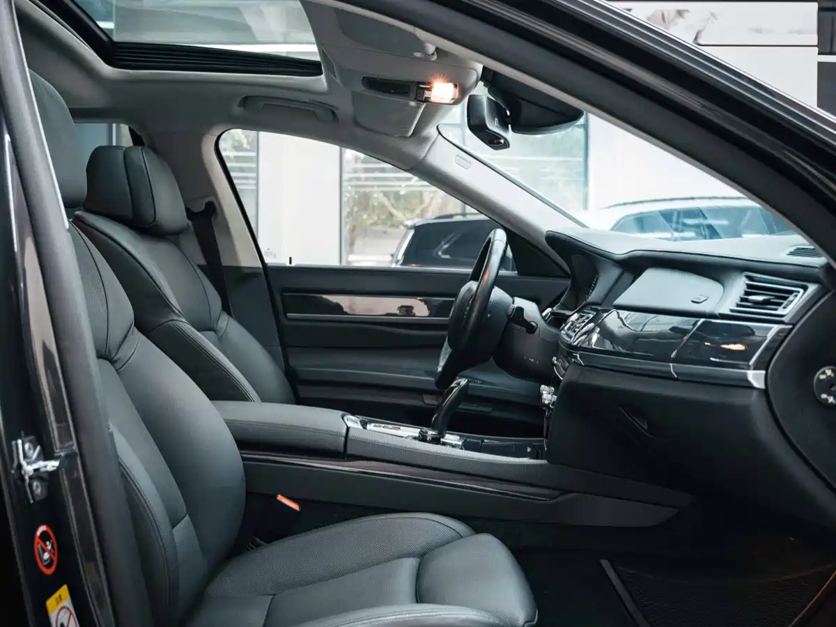 BMW 7 Series 2009 750Li Premium фото 11