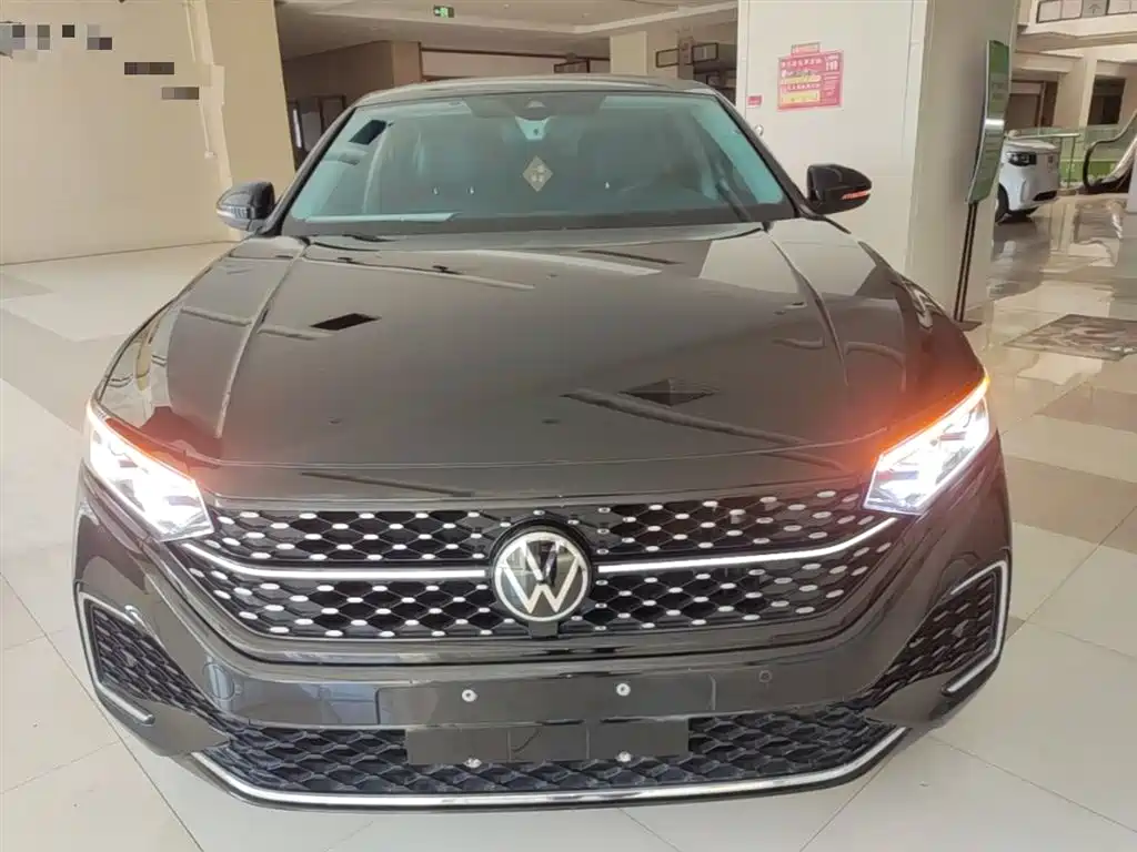 Volkswagen Passat 2022 330TSI Starlight Luxury Edition фото 3