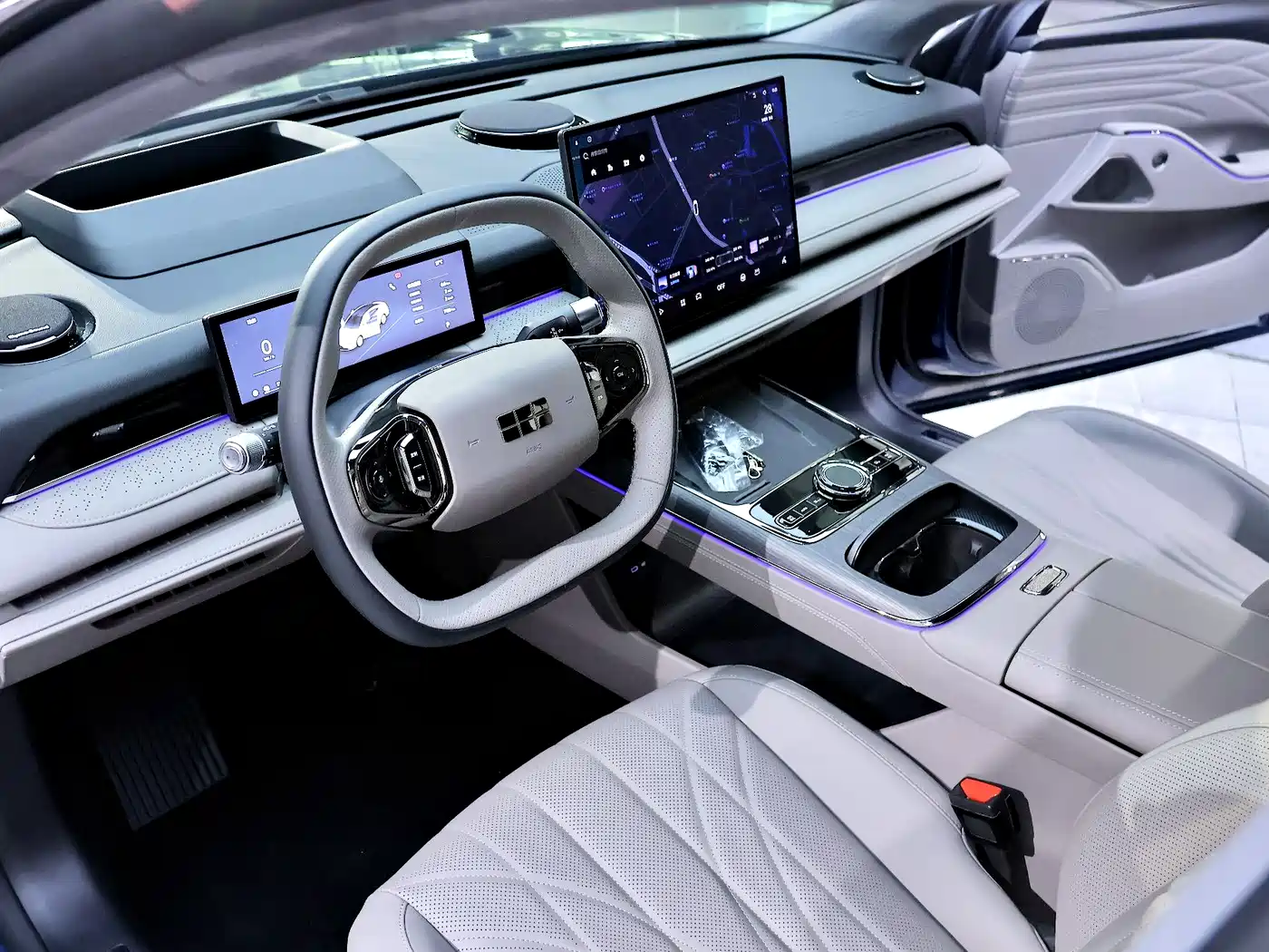 Geely Galaxy Galaxy Xingyao 8 2025 Model 130km EM-i Flagship Edition фото 14