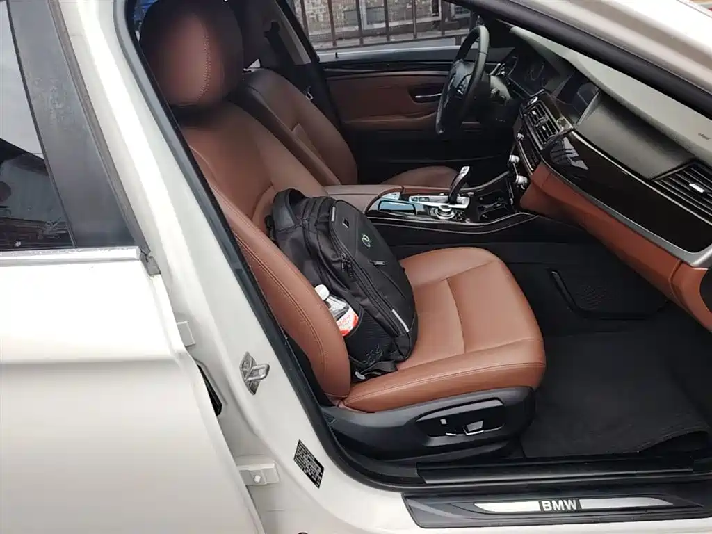 BMW 5 Series 2014 525Li Leading фото 25