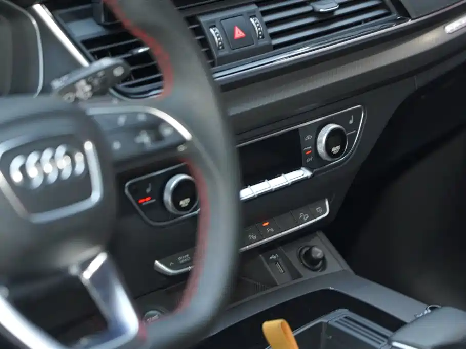 Audi Q5L Sportback 2022 40 TFSI RS Kit Speed Edition фото 15