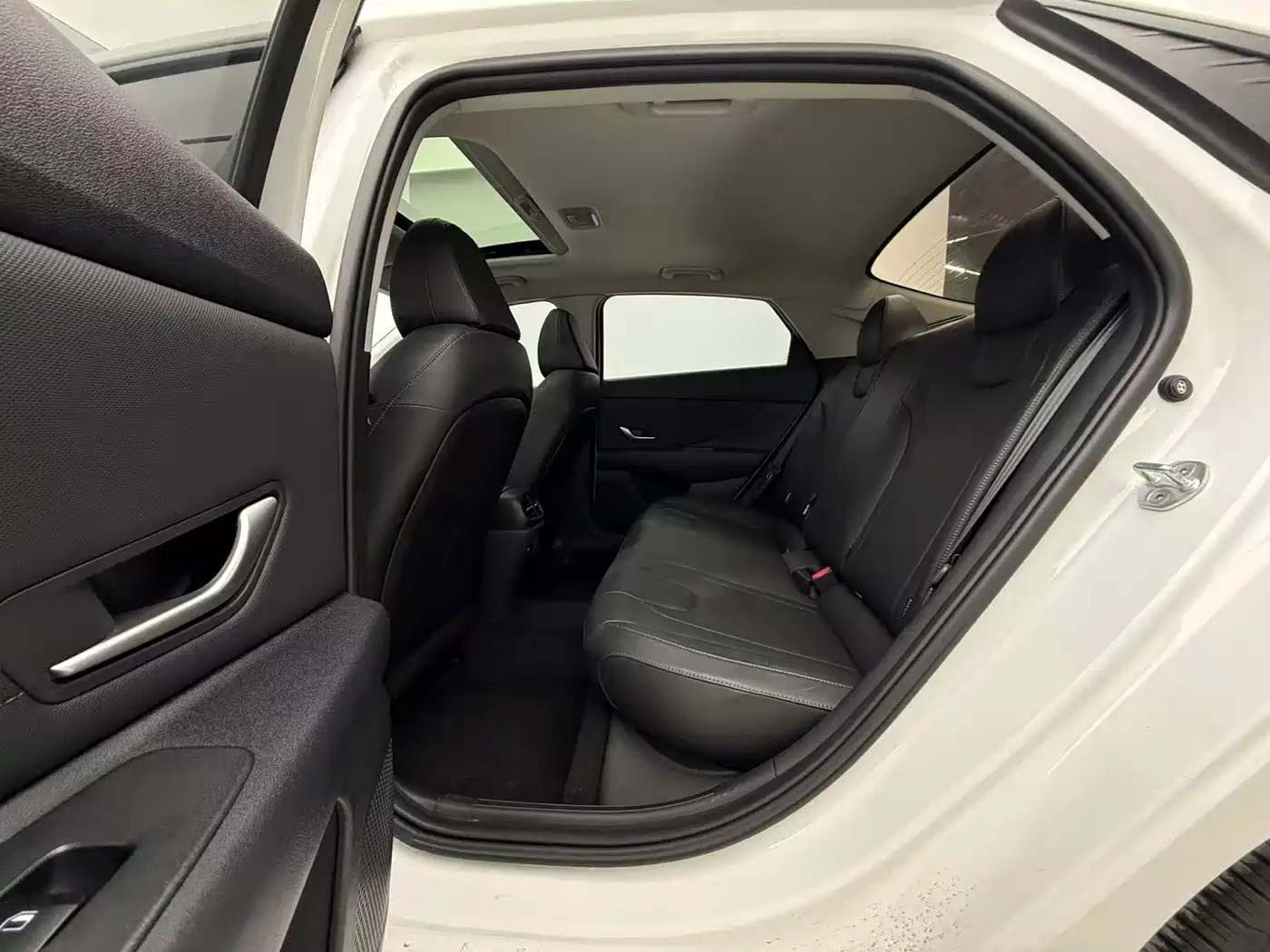 Hyundai Elantra 2022 1.5L CVT GLX Elite Edition фото 17