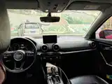 Photo 9 - Audi Q2L