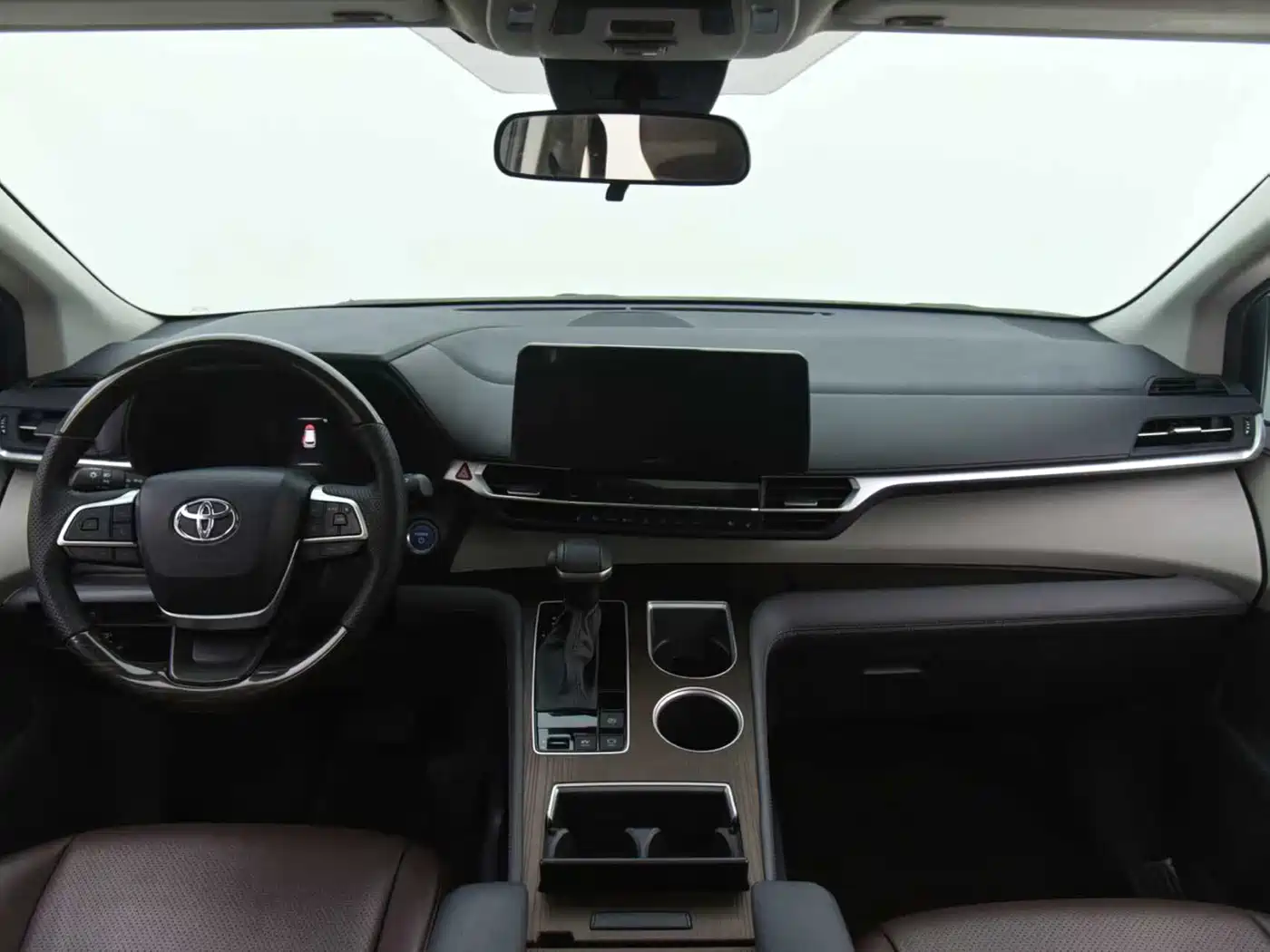 Toyota Sienna 2023 2.5L Hybrid Comfort Edition фото 12