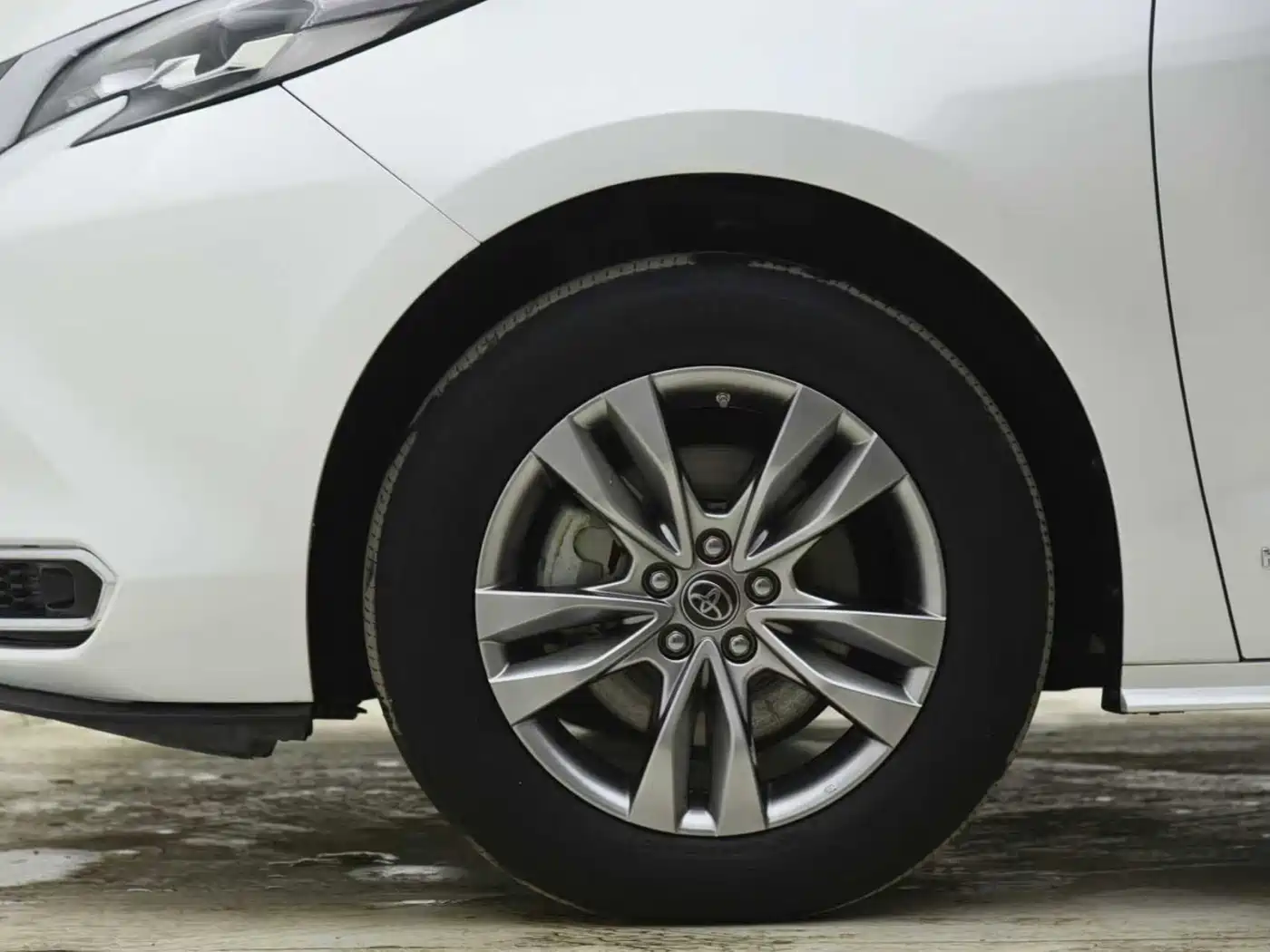 Toyota Sienna 2023 2.5L Hybrid Comfort Edition фото 7