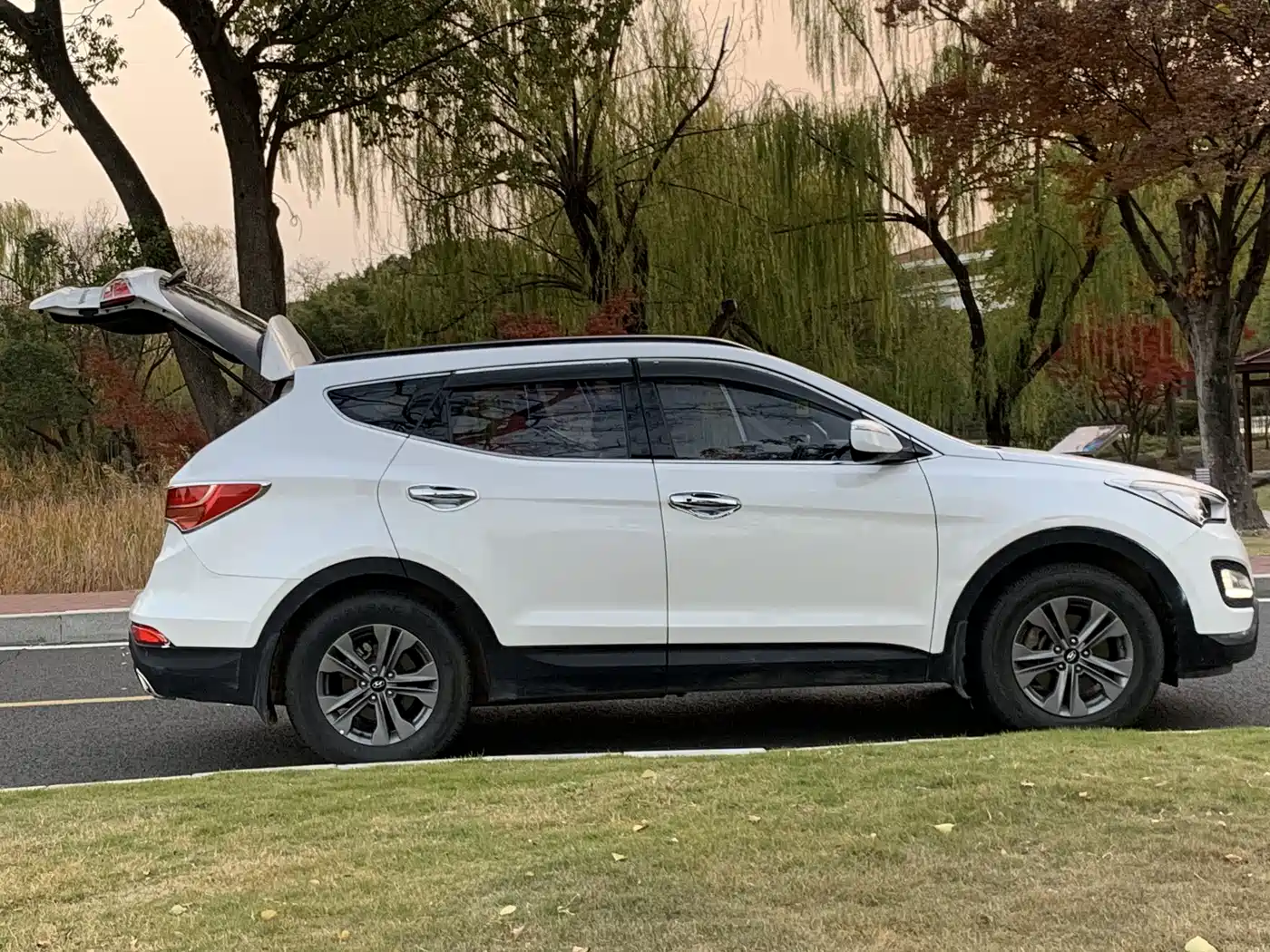 Hyundai Santa Fe 2015 2.4L Automatic 4WD Smart 5-seater фото 7