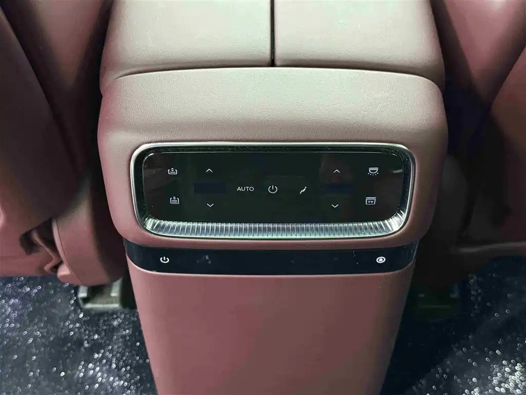 Voyah Auto VOYAH Taisan 2026 Model Base фото 17